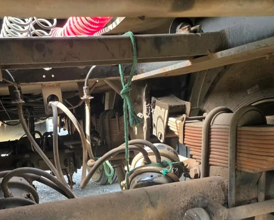 Fiscalização identifica caminhão com falha nos freios e peso acima do permitido na BR-470